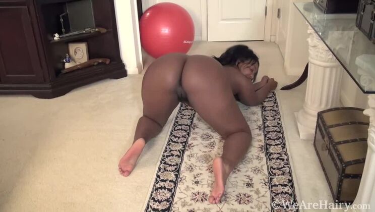 Bobbie Rains MILF with big tits masturbates