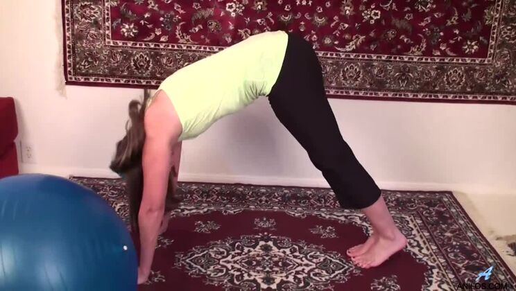 Brunette MILF Tiffany Owens Solo Workout