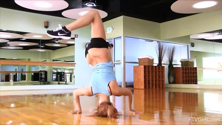 Young and Fit Anita Nudist Solo Video