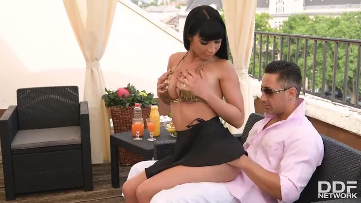 [DDFNetworkVR] - Cabana Seduction with Valentina Ricci's Big Tits - Valentina Ricci