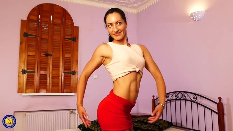 Mature mom's giant dildo play!