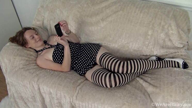 Finger Fucking Ana Molly On The Sofa