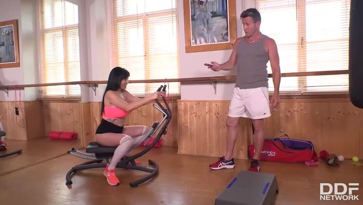 Spanish Brunette Damaris Fucked Hard in Gym