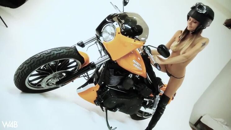 [Watch4Beauty] - Harley's Clover in a Sultry Photo Session - Clover