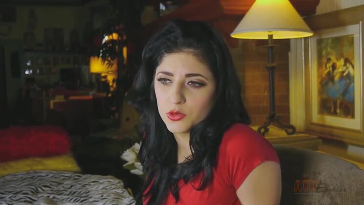 Brunette Beauty: Nikki Knightly Meets Nikki Bloh