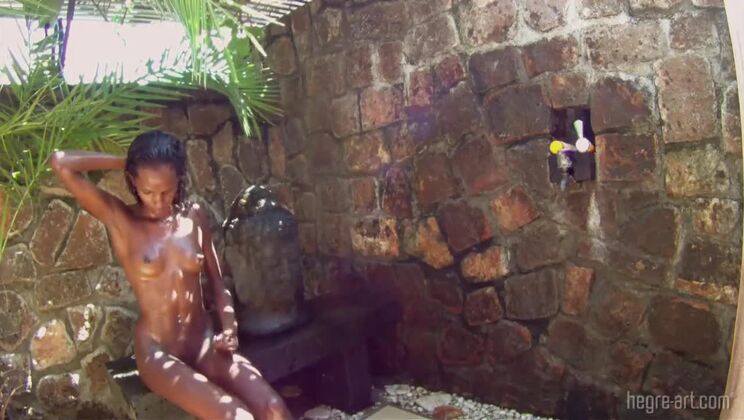 Solo Outdoor Shower with Valerie