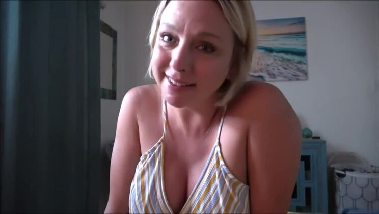 [MomComesFirst] - Brianna Beach: Stepmom's Best Mate - Brianna Beach