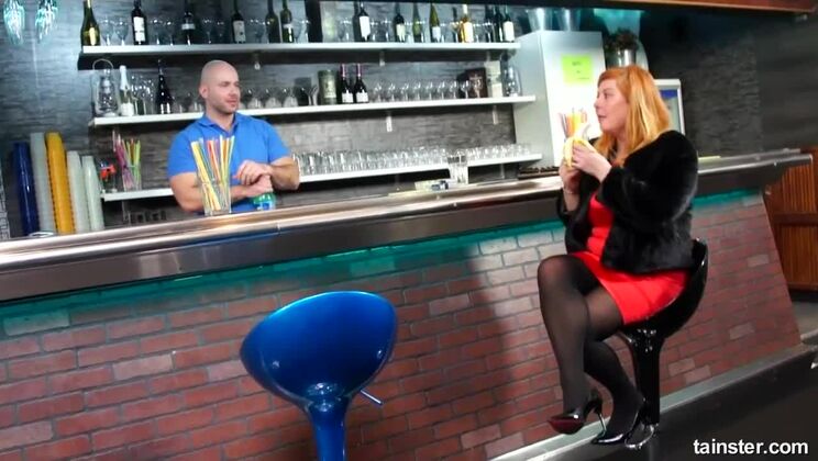 Pissing and Cumshot on MILF: Bartender's Specialty!