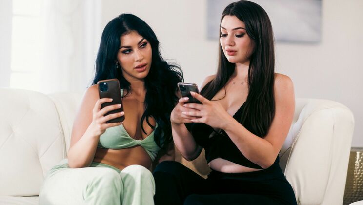 [Mommy'sGirl] - Queenie Sateen's Big Tits Tease