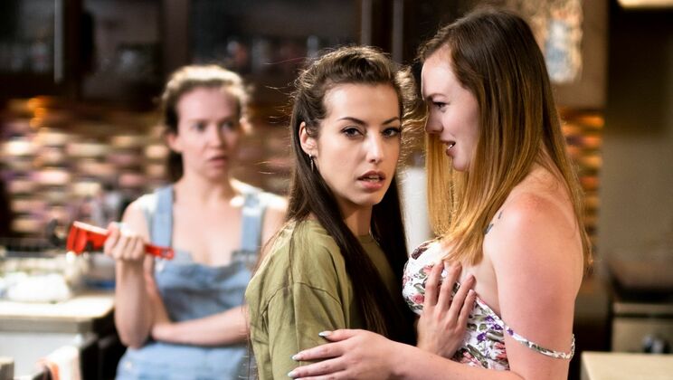 Fingering and Rimming between Lesbian Teens