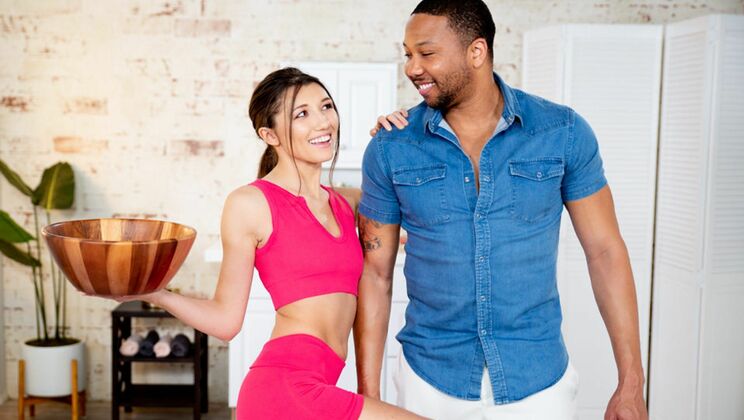 [NuruMassage] - Petite Brunette Handjob and Cumshot - Maya Woulfe - John Legendary