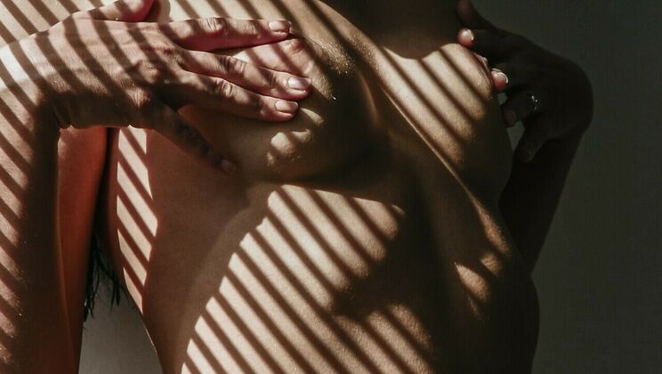 [Babes.com] - Leanne Lace's Medium Tits Masturbation - Leanne Lace