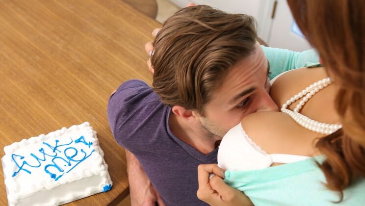 [Brazzers] - Enhanced Body MILF Gets Fucked in Missionary - Isis Love - Lucas Frost