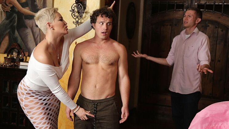 [MilfHunter] - Amateur Sex with a Latina Twist - Robby Echo - Ryan Keely