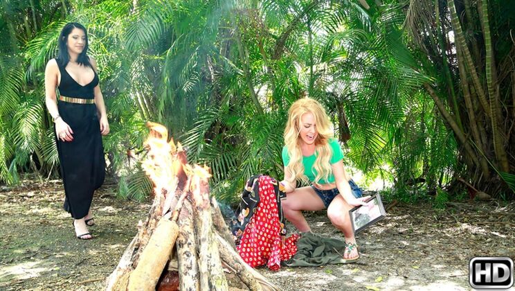 [MomsLickTeens] - Bonnie's Trimmed Pussy - Bonnie Grey - Cassandra Cain