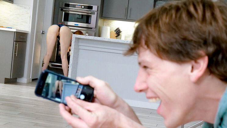 [GingerPatch] - Redhead Mom Spied by Rion King - Rion King - Lauren Phillips