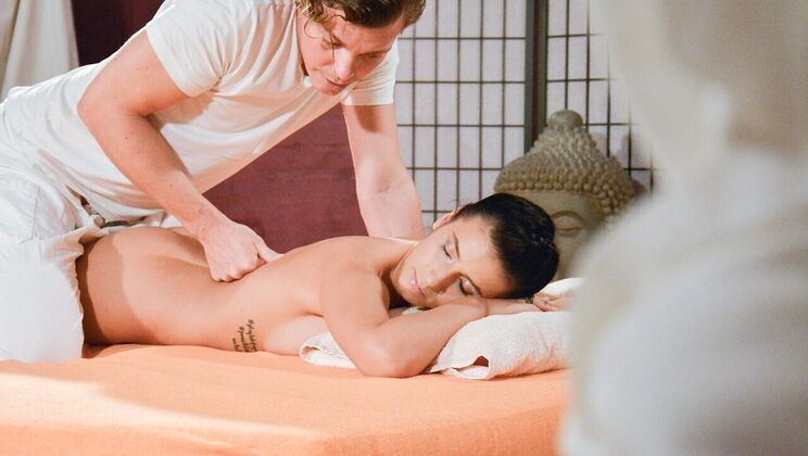 [MassageRooms] - Sensual Sex with European Beauty Nelly Kent - Nelly Kent - Ricky Rascal