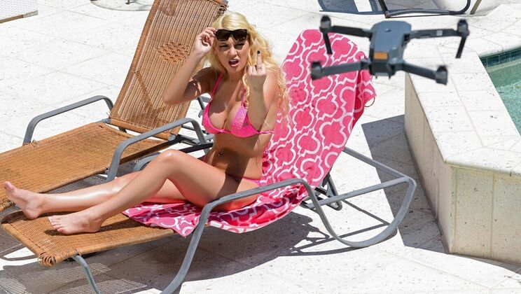 [RKPrime] - Hot Mom Kenzie Taylor Licks Pussy & Gets Anal in Pool - Kenzie Taylor - Seth Gamble