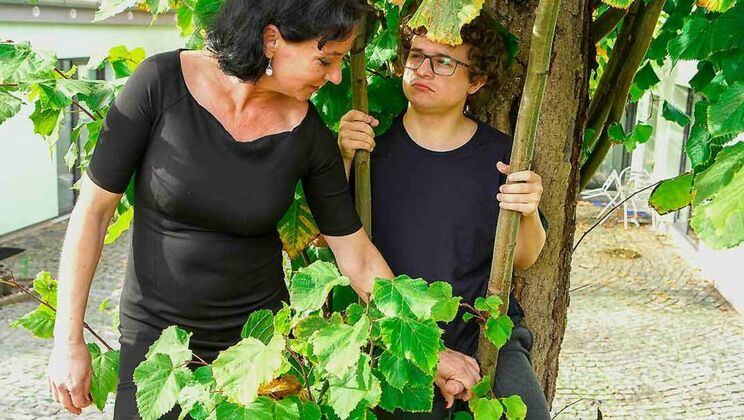 [Grandmams] - Stalker's Wildest Granny Experience - Jambie King - Rita Black