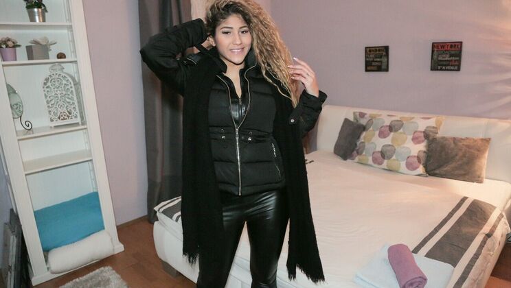 [PublicAgent] - Latina Bombshell Fucks in Hotel - Venus Afrodita - Thomas Salek