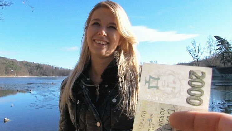 Nikky Dream Blonde Outdoor Bang