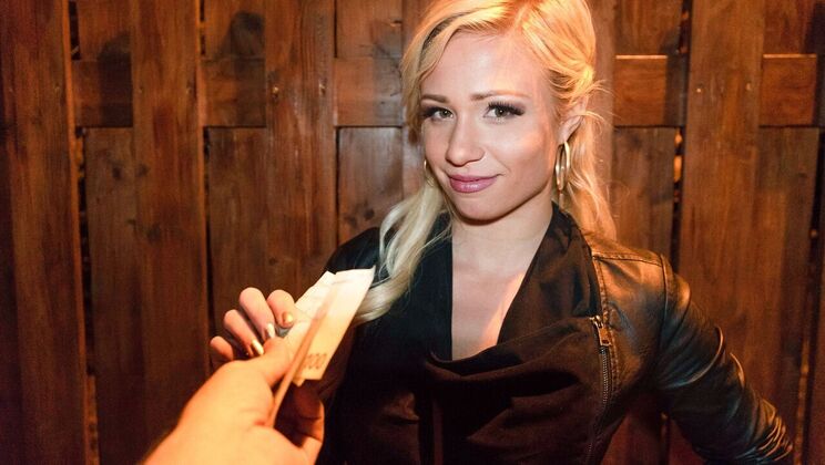 [PublicAgent] - European Gabi Gold in Amateur Sex Video