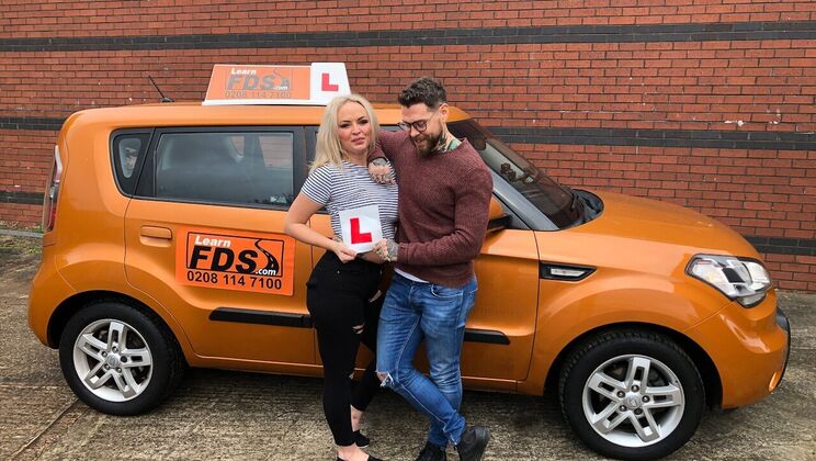 Short Hair Amateur Gets Fucked in Car