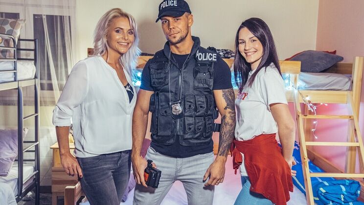 [FakeHostel] - Double Blowjob Delight with Czech Beauties