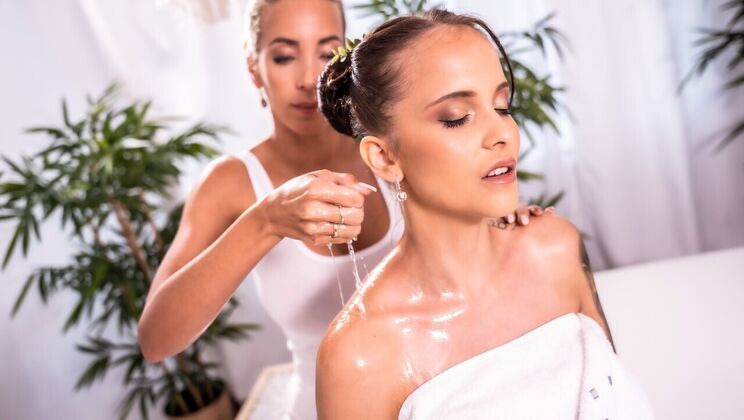 [MassageRooms] - Blonde and Brunette Czech Chicks Lesbian Action - Jennifer Mendez - Emily Bright