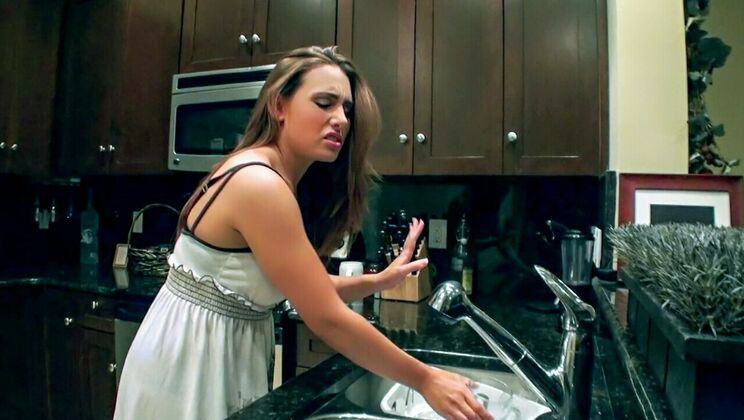 Amateur Cleaning Girl Fucks Hard