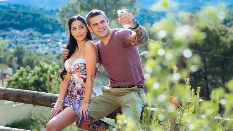 European Couple's Gonzo Sex in the Open Air