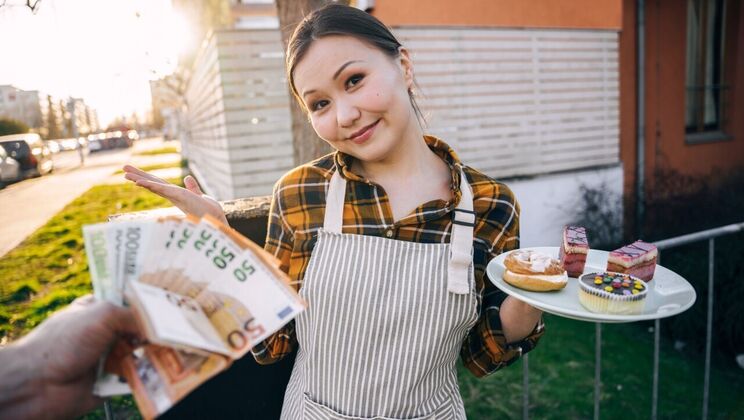 [PublicAgent] - Creamy Delight with Asian Babe - Erik Everhard - Luna Truelove