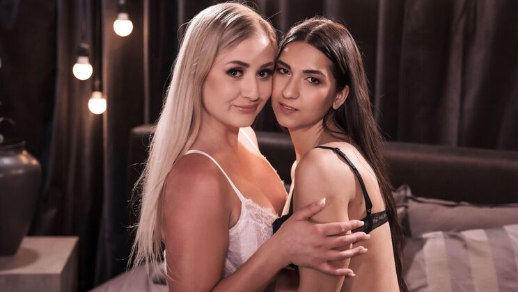 [Lesbea] - Cayla Lyons and Moona Snake: Natural Tits and Face Sitting - Cayla Lyons - Moona Snake