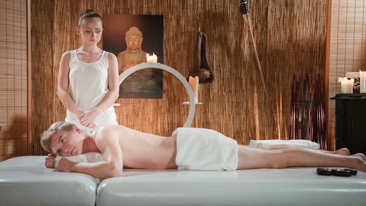 [MassageRooms] - Wet and Oiled European Brunette Gets Fucked