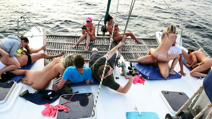 [SummerSinners] - Cumshot Facial on the High Seas - Julia De Lucia - Mea Melone - Jimena Lago - Bianca Ferrero - Angel Piaf