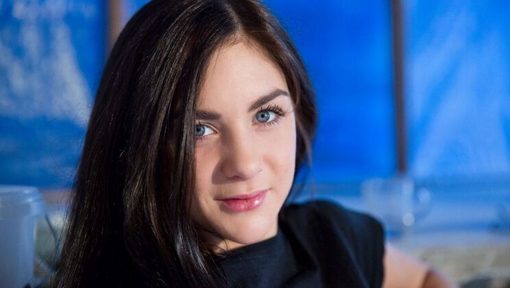 [Oldje] - Brunette Babe Lullu Gun Masturbates - Lullu Gun - Nico