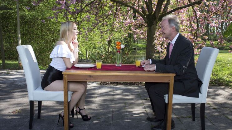 [Oldje] - Cumshot and Close-Up Action