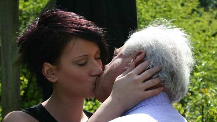 Carmen Blue Gets Fucked in the Park