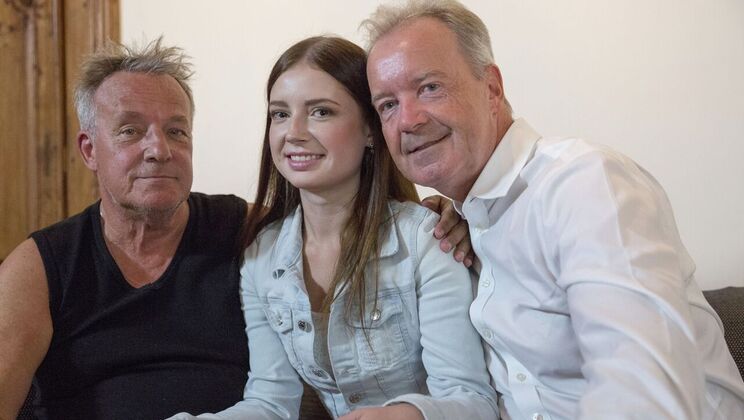 [Oldje] - Threesome with Hot Hostess Taylor