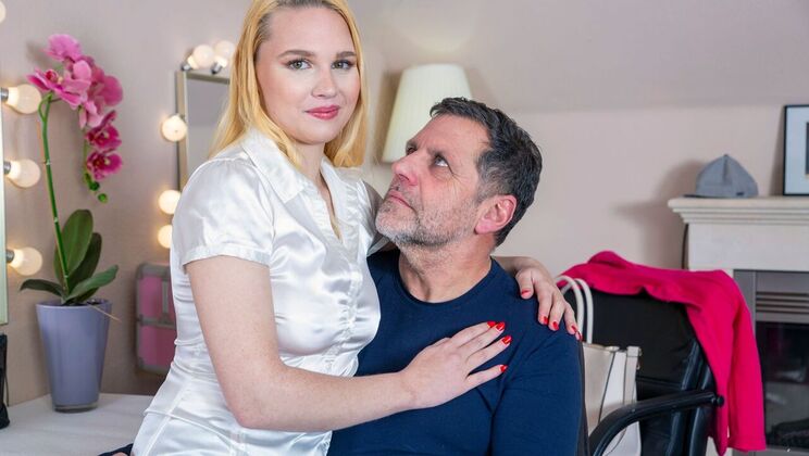 [Oldje] - Rebecca Gives Phillipe a Facial - Phillipe - Rebecca Lee