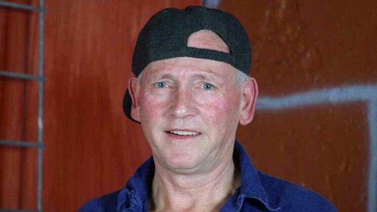 [Oldje] - Blonde Babe Ready to Serve?