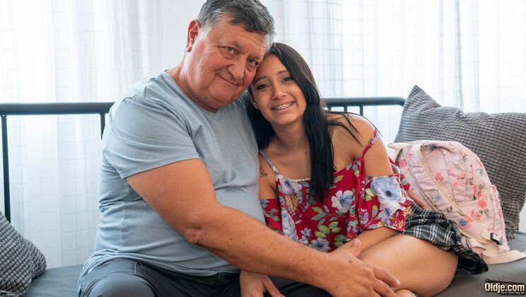 [Oldje] - Pussy Licking and Kissing: Lia and Eddie's Encounter - Lia Ponce - Eddie Montana