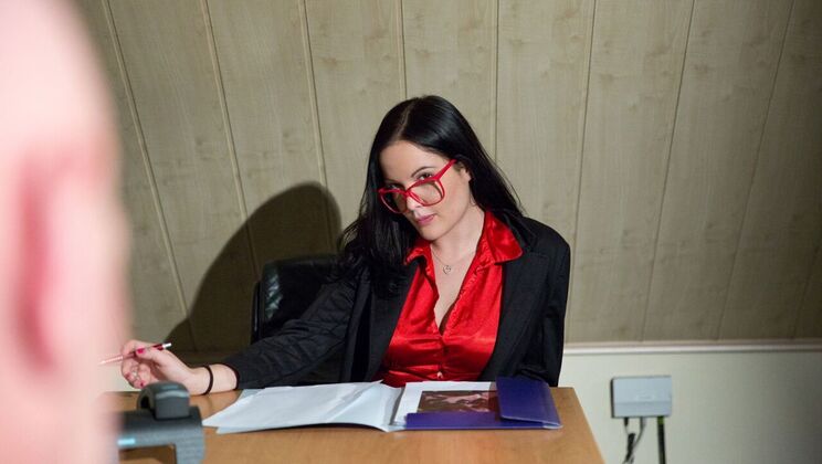 [Oldje] - Seductive Brunette Diore in a Hot Encounter