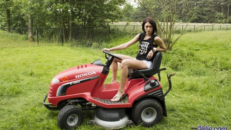 [Oldje] - Kissing and Cum in Nature - Erika Bellucci - Attilah