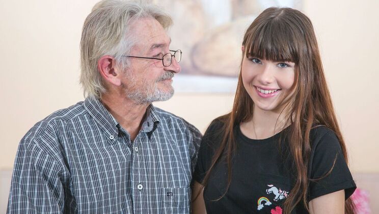 [Oldje] - Brunette Babe's Sexual Skills