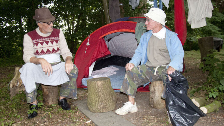 [Oldje] - Charity Blowjobs Outside - John - David - Lora Summer