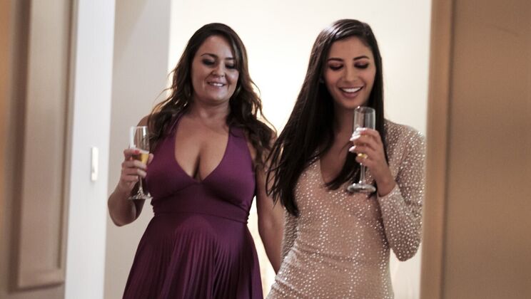 [SweetHeartVideo] - Gianna Dior and Elexis Monroe's Lesbian Kiss and Pussy Play - Gianna Dior - Elexis Monroe