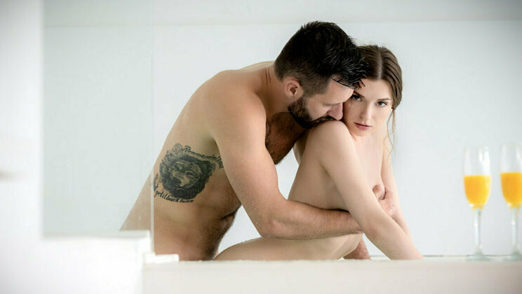 [SexArt] - Pool Side Passion: Wet and Hairy Brunette - Julietta - Lando Ryder