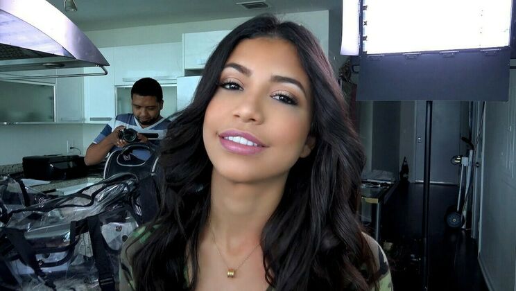 Veronica Rodriguez's Pierced Pussy Blowjob