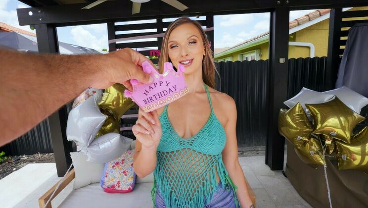 [IKnowThatGirl] - jmac Saves Layna's Ass - jmac - Layna Landry